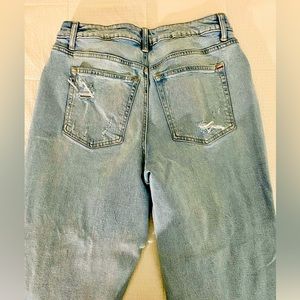 Maurice’s Women’s Edgely Size 16 W jeans. Distressed.